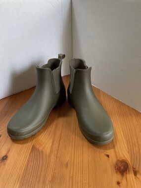 Hunter Women's Refined Slim Fit Chelsea Boots Size 6 US